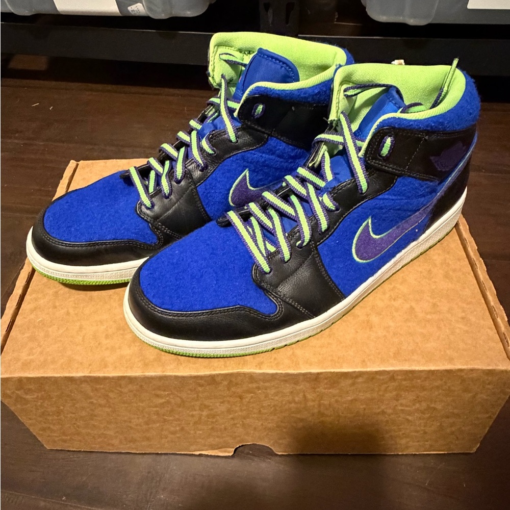 Jordan 1 mid retro Bel Air Size 12